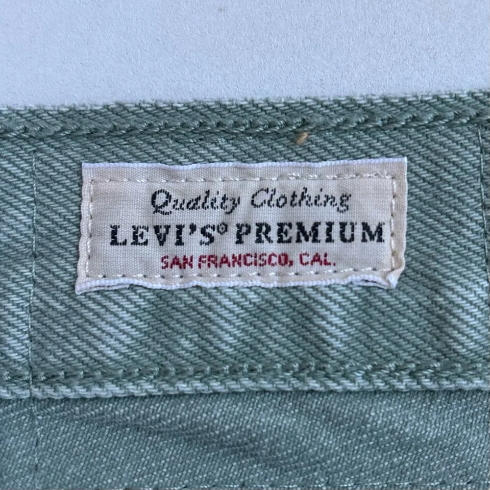 Levi’s Dusty Lily Pad Raw Hem Buttonfly Denim Jean Shorts Olive Green Size 27